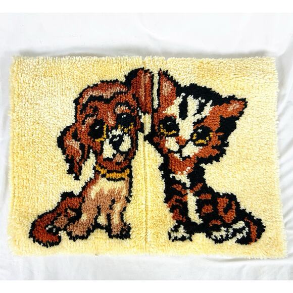 Vtg Completed Latch Hook Rug / Wall Hanging Dog Puppy Cat Kitten 26” x 19” - Picture 1 of 5